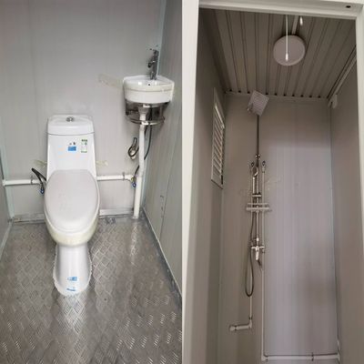 Épaisseur standard Style moderne Site de construction mobile Salle de bains préfabriquée Design extérieur Panneau sandwich Toilette portable