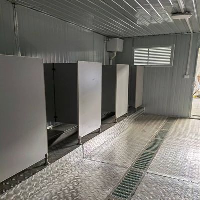 Épaisseur standard Style moderne Site de construction mobile Salle de bains préfabriquée Design extérieur Panneau sandwich Toilette portable
