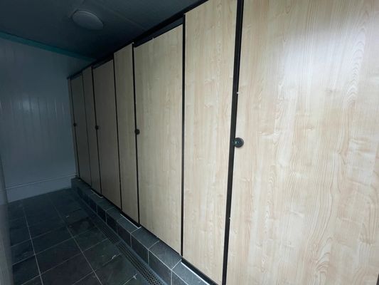 Toilettes de douche préfabriquées pour camping d'épaisseur standard pour un style moderne et une installation facile