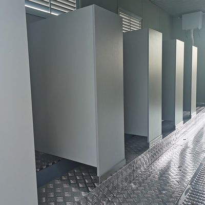 2 3 4 Station VIP Douche et toilettes Portable toilettes de luxe extérieures remorque avec options personnalisables