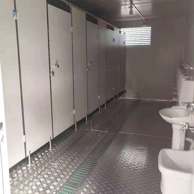 Épaisseur 2024 Toilette simple extérieure Style de conception industrielle Toilette mobile publique avec douche Container maison Toilette de luxe