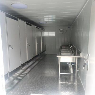 Salle de bains extérieure préfabriquée Container portable Toilette 20ft Chambre individuelle avec toilette publique Panneau sandwich Cadre en acier