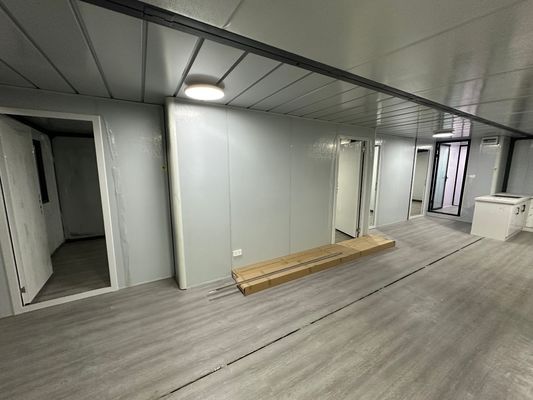 Panneau sandwich en acier Container évolutif Maison pour appartement Hôtel Durée de vie 15 à 25 ans Avantage Installation rapide