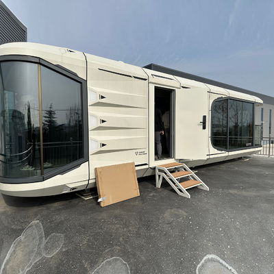 Commutateur d'électricité et couleur personnalisée de l'extérieur Luxe Space Capsule House maisons modulaires préfabriquées pour hôtel de villégiature