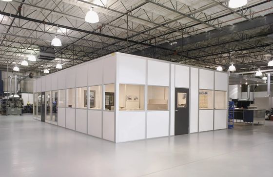 Panneau sandwich en acier préfabriqué maison de conteneurs à paquet plat personnalisé avec 15-25 ans de durée de vie et un design personnalisable