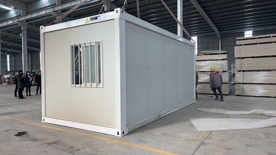 Mise à niveau Construire rapidement 20ft 30ft 40ft personnalisé modulaire imperméable à l'eau verre laine panneau sandwich porte-conteneur pliable maison avec 1