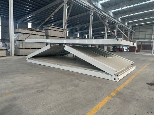 Maison de conteneur pliable à panneau de sandwich de 20 pieds 40 pieds préfabriquée sur mesure