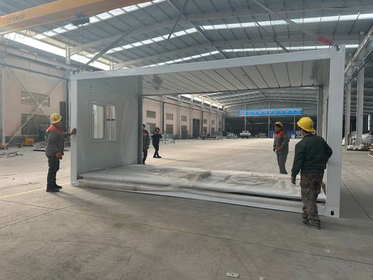 Maison de conteneur pliable à panneau de sandwich de 20 pieds 40 pieds préfabriquée sur mesure