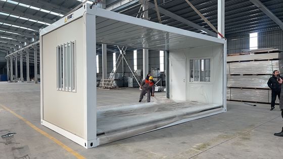 Isolement thermique stable Panneau sandwich préfabriqué imperméable à l'eau Modulaire maison de conteneur pliable en zigzag pour solutions d'atelier