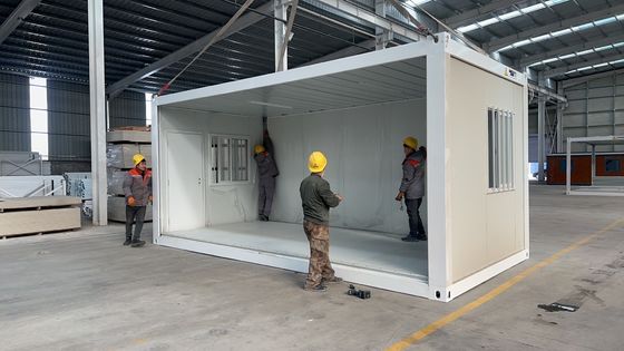 Couleur personnalisée génération prête à l'emploi cadre en acier toiture en fibre de verre maison de conteneur pliable pour expédition polyvalente 40'HQ