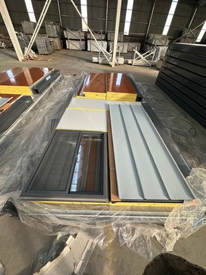 Maison de conteneurs à paquet plat avec design moderne et fenêtre en aluminium