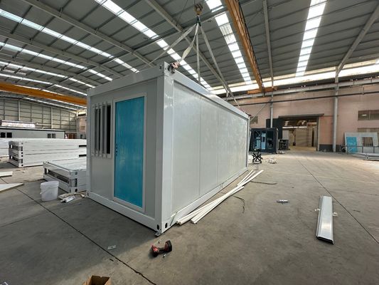 Cadre d'acier Assemblage facile Maison préfabriquée de 20 pieds 30 pieds 40 pieds Maison de conteneur évolutive Maison de bureau Maison pliante pour le bénéfice