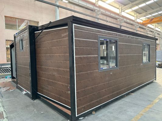Maison moderne en conteneur élargi Maison de séjour imperméable Maison préfabriquée 40 pieds ou taille personnalisée 2 chambres à coucher Une salle de bains