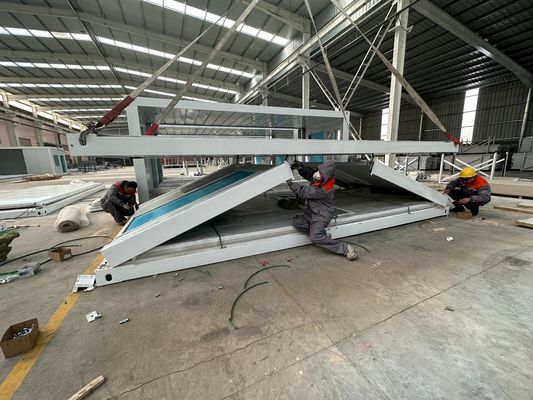 Résistant à l'eau sur le toit durable mobile pliable maison de conteneurs préfabriquée pour une installation rapide maisons de logement immeubles de bureaux