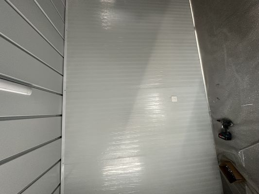 Mini maison de conteneur pliable préfabriquée logement vert avec fenêtre en aluminium et plaque de sol de base