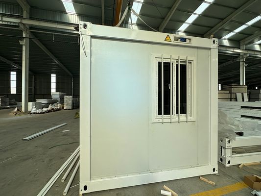 Style de conception rustique de l'électricité standard locale Cabines pliantes démontables solides et stables pour la maison de conteneurs de stockage