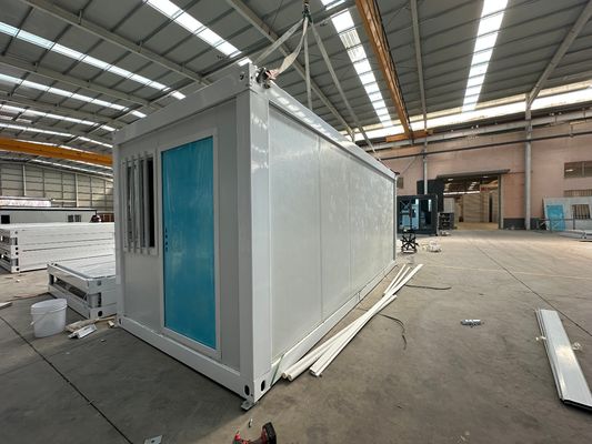 Style de conception rustique de l'électricité standard locale Cabines pliantes démontables solides et stables pour la maison de conteneurs de stockage