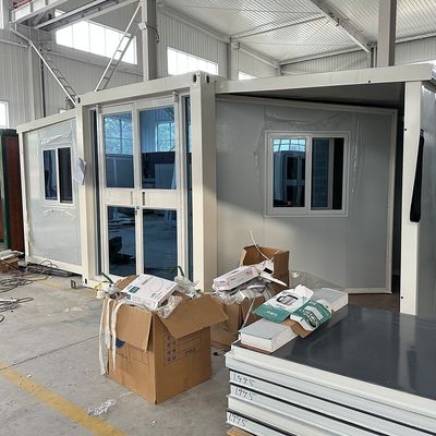 Maison de conteneurs élargie Maison portable maison préfabriquée maison intelligente 3 chambres à coucher villa avec couleur personnalisée et porte de sécurité