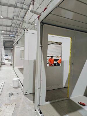 Maison de conteneur pliable à l' épreuve du feu de couleur personnalisée avec fonction multiple