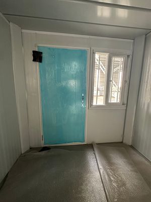 Maison de conteneurs pliables multifonctionnelle de 20 pieds fenêtre en aluminium portable et résistante à l'humidité pour chambre à l'extérieur