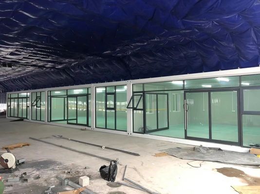 Maison de conteneurs détachable de luxe préfabriquée sur mesure 20FT / 40FT toit haut toit étanche