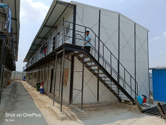 Panneau sandwich industriel rapide Aménagement de la chambre avec un architecte professionnel dessinant une maison préfabriquée directe