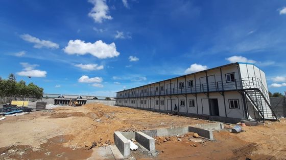 Maison préfabriquée en verre à 2 étages pour petites familles