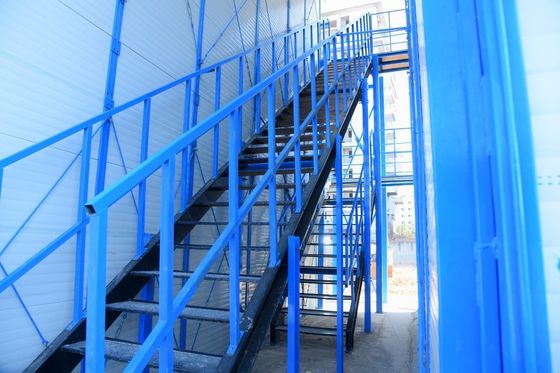 Maison de plage préfabriquée bleu-blanc Durable et abordable
