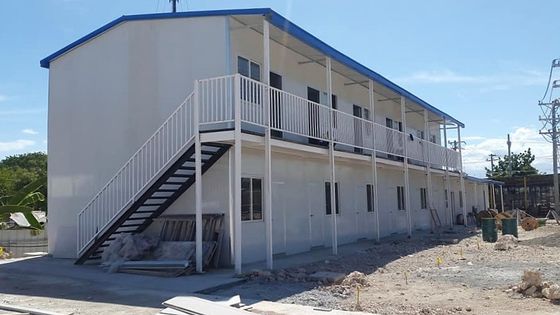 Le Suriname et le Sri Lanka Construction de maisons préfabriquées
