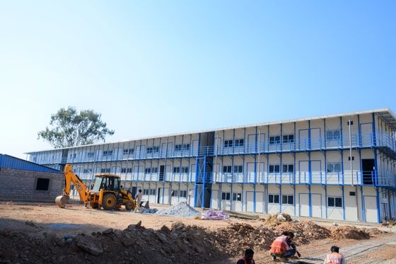 Le Suriname et le Sri Lanka Construction de maisons préfabriquées