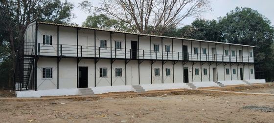 Le Suriname et le Sri Lanka Construction de maisons préfabriquées