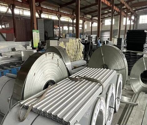 Le Suriname et le Sri Lanka Construction de maisons préfabriquées