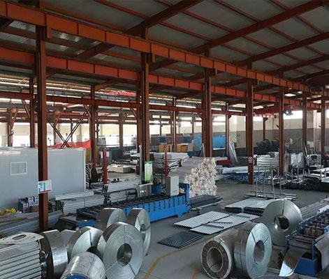 Le Suriname et le Sri Lanka Construction de maisons préfabriquées