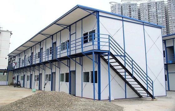 Maison de jardin préfabriquée à transport rapide avec panneau sandwich ondulé de 50/75/100 mm et cadre en acier léger