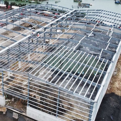 Source bâtiment de structure en acier préfabriqué d'entrepôt avec service de découpe et fenêtre en alliage d'aluminium à installation facile