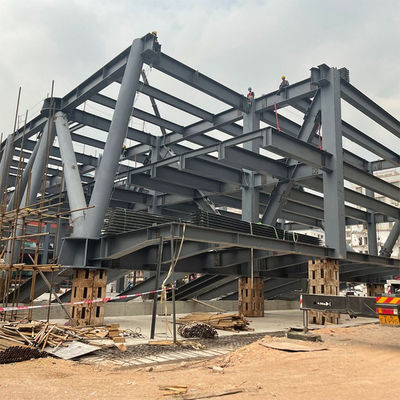 Source bâtiment de structure en acier préfabriqué d'entrepôt avec service de découpe et fenêtre en alliage d'aluminium à installation facile