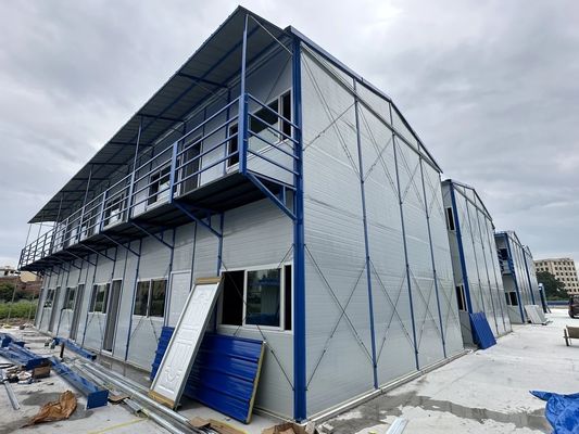 Maison préfabriquée avec cadre en acier léger