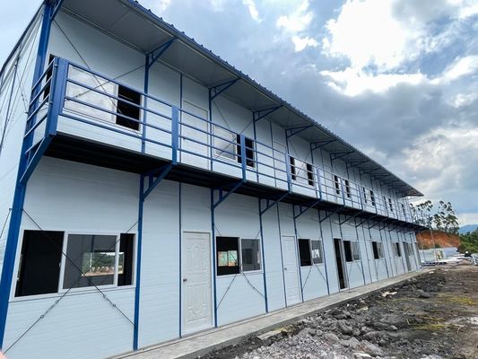 Maison préfabriquée en acier avec 50/75/100 mm de panneau sandwich ondulé