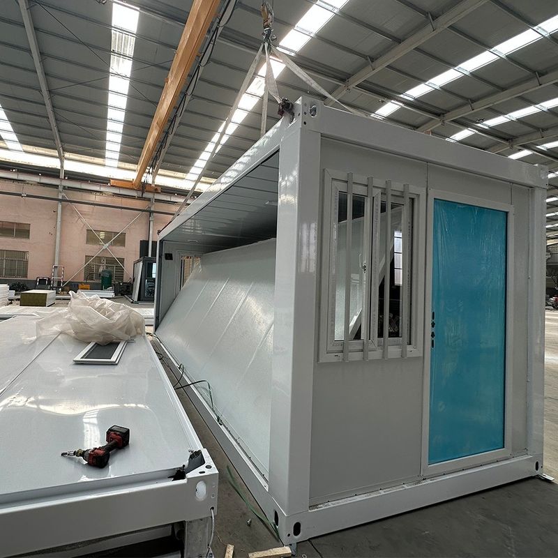 Container d'expédition de conception unique Petites maisons préfabriquées aux couleurs personnalisées et aux fonctions multiples dans un style de luxe