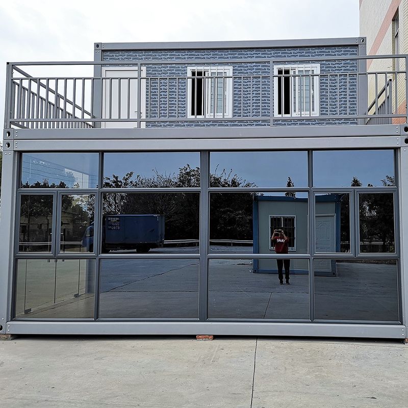 Maison de conteneurs détachable multifonctionnelle facile à installer avec une durée de vie de 15 à 30 ans et une conception de module préfabriqué